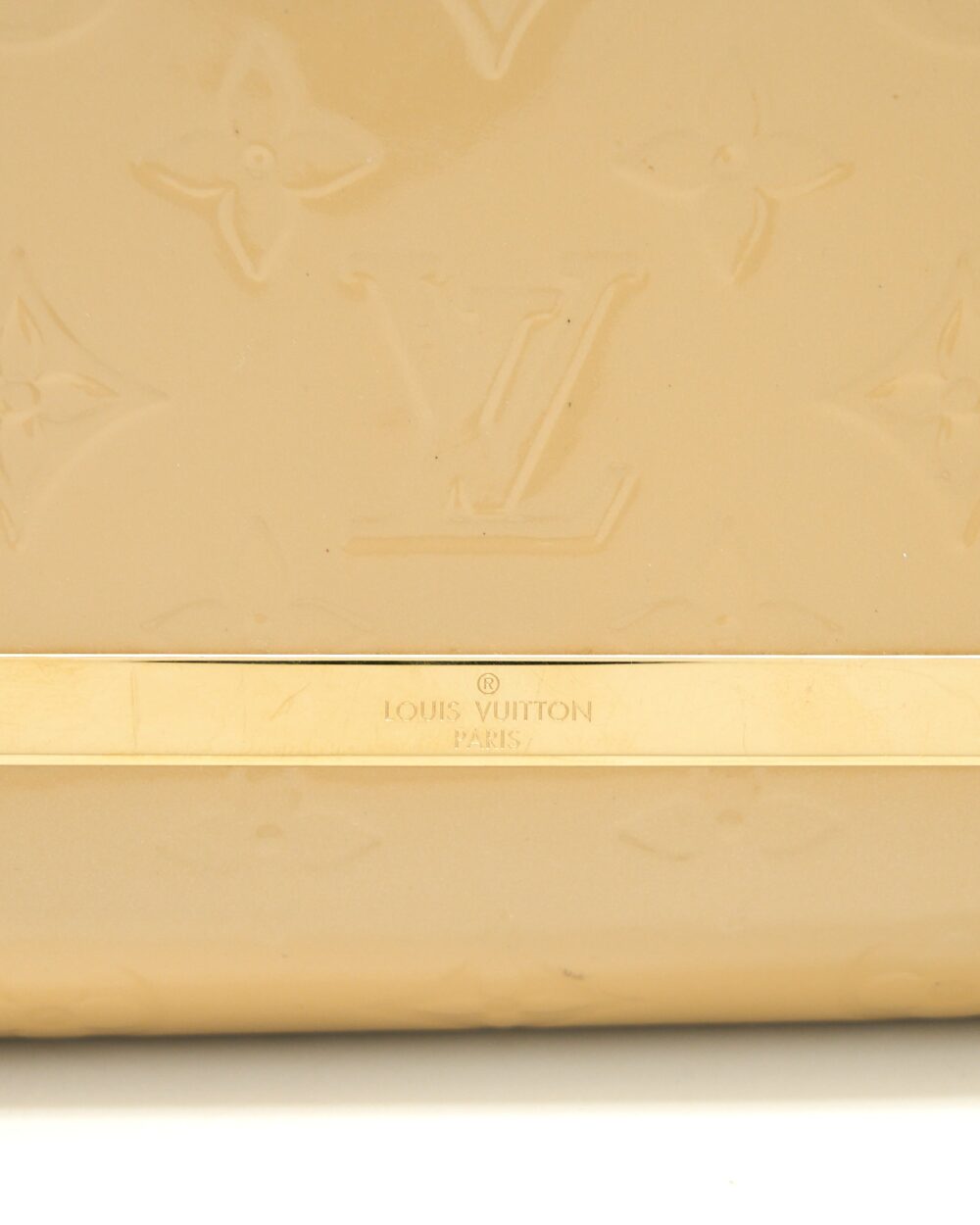 AAA Replica Louis Vuitton LV ANA VERNIS CLUTCH WITH CHAIN PATENT BEIGE GHW