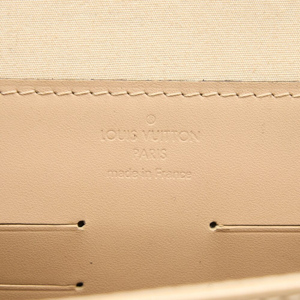 AAA Replica Louis Vuitton LV ANA VERNIS CLUTCH WITH CHAIN PATENT BEIGE GHW