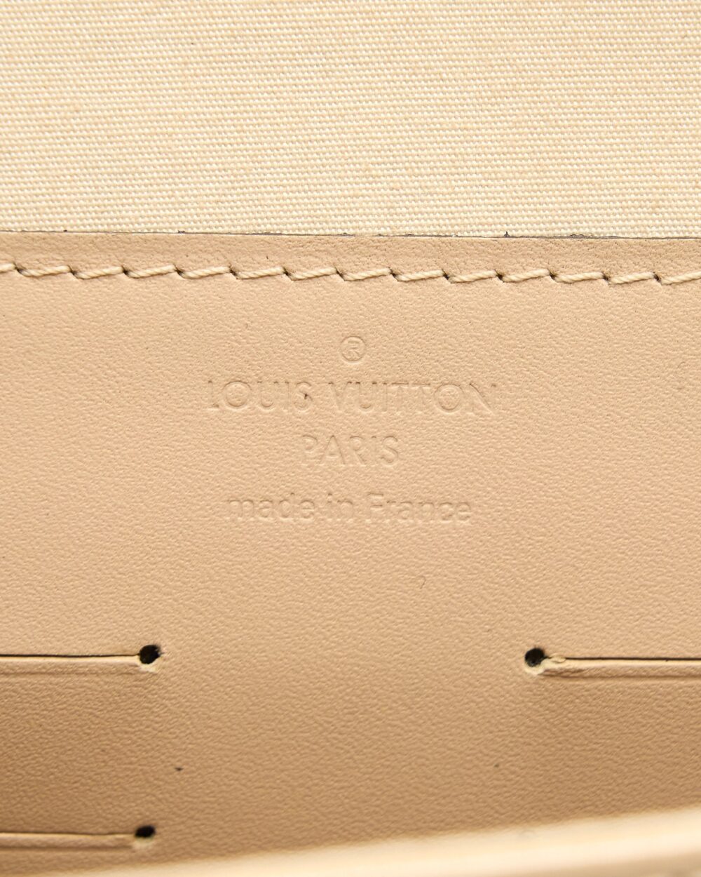 AAA Replica Louis Vuitton LV ANA VERNIS CLUTCH WITH CHAIN PATENT BEIGE GHW