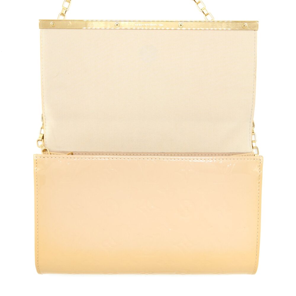 AAA Replica Louis Vuitton LV ANA VERNIS CLUTCH WITH CHAIN PATENT BEIGE GHW