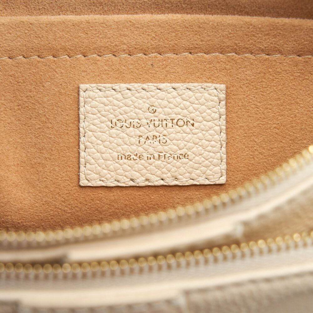 AAA Replica Louis Vuitton LV MULTI POCHETTE WHITE