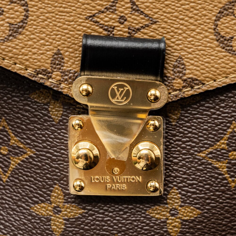 AAA Replica Louis Vuitton LV POCHETTE MÉTIS MONOGRAM REVERSE CANVAS GHW