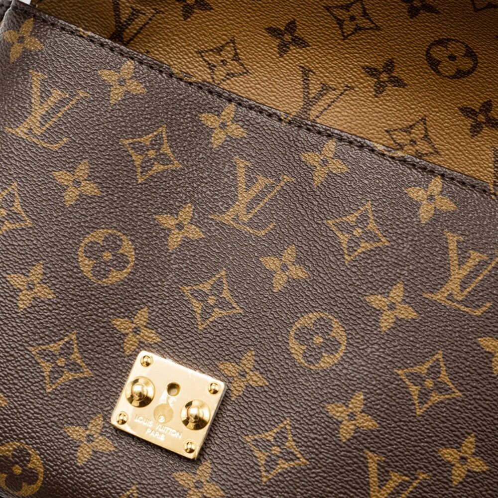 AAA Replica Louis Vuitton LV POCHETTE MÉTIS MONOGRAM REVERSE CANVAS GHW