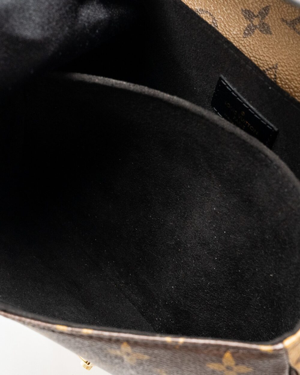 AAA Replica Louis Vuitton LV POCHETTE MÉTIS MONOGRAM REVERSE CANVAS GHW
