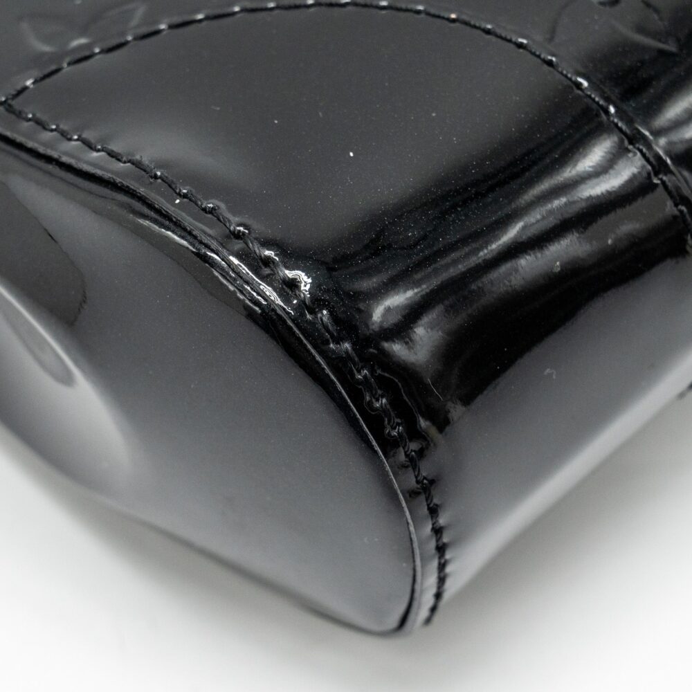 AAA Replica Louis Vuitton LV VERNIS SANTA MONICA CLUTCH PATENT BLACK GHW