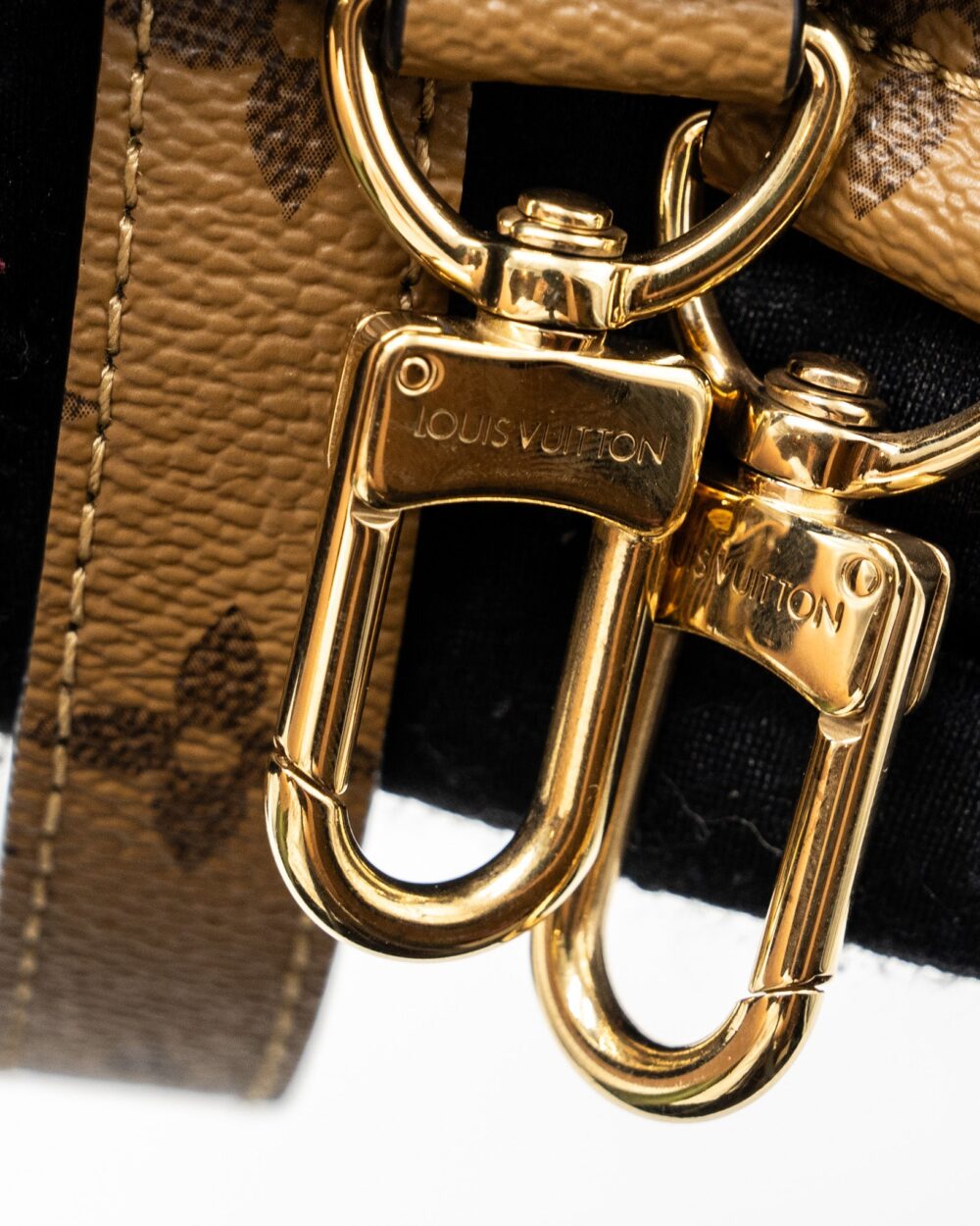 AAA Replica Louis Vuitton LV POCHETTE MÉTIS MONOGRAM REVERSE CANVAS GHW