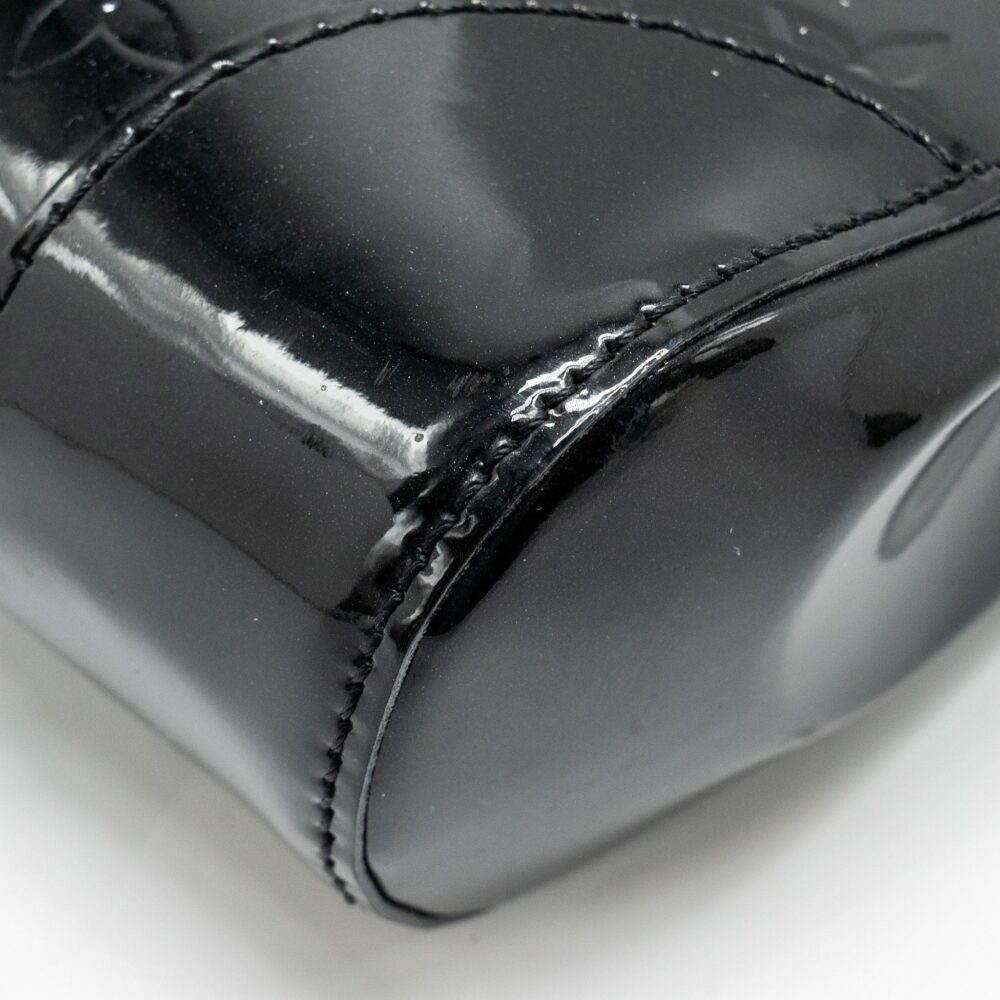 AAA Replica Louis Vuitton LV VERNIS SANTA MONICA CLUTCH PATENT BLACK GHW