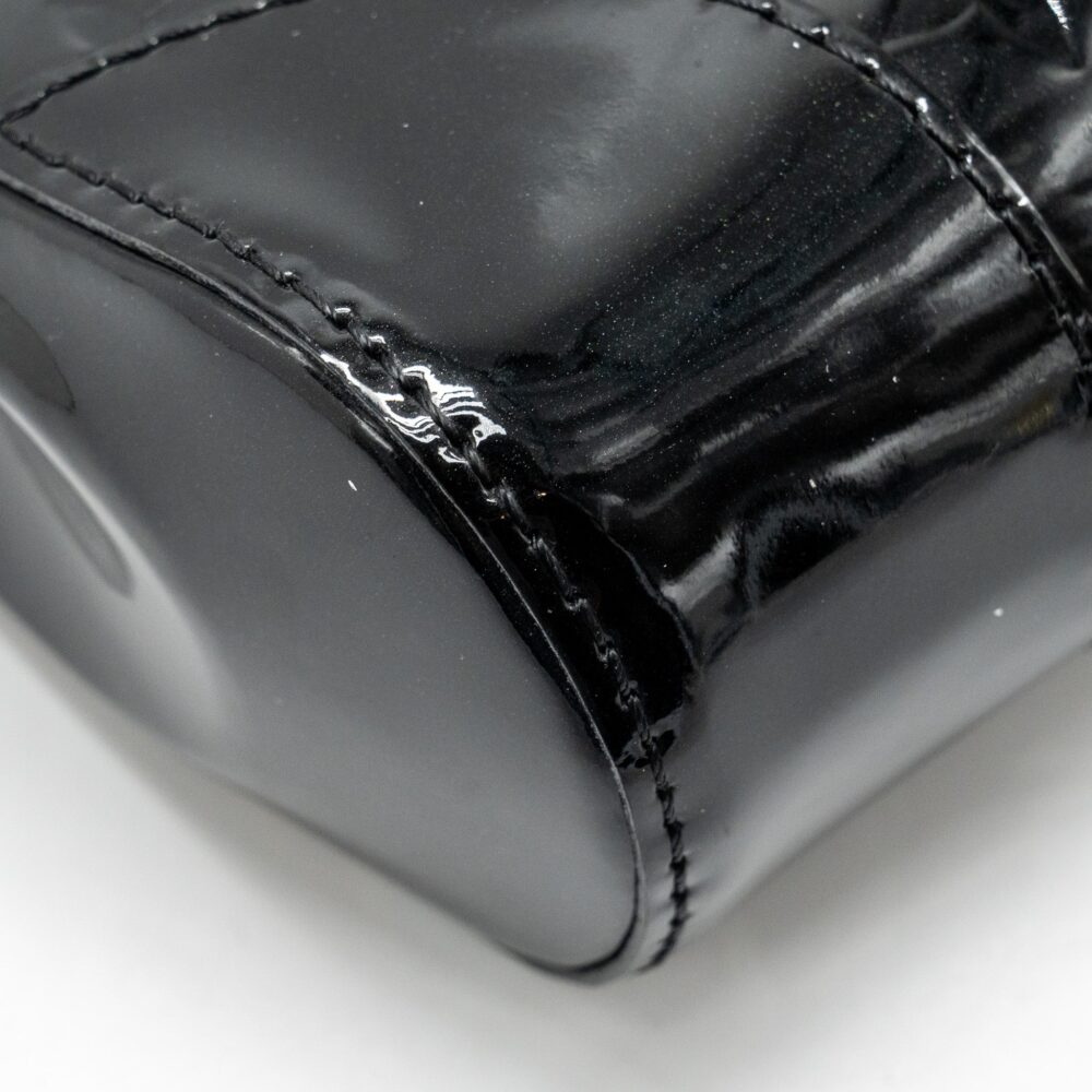AAA Replica Louis Vuitton LV VERNIS SANTA MONICA CLUTCH PATENT BLACK GHW