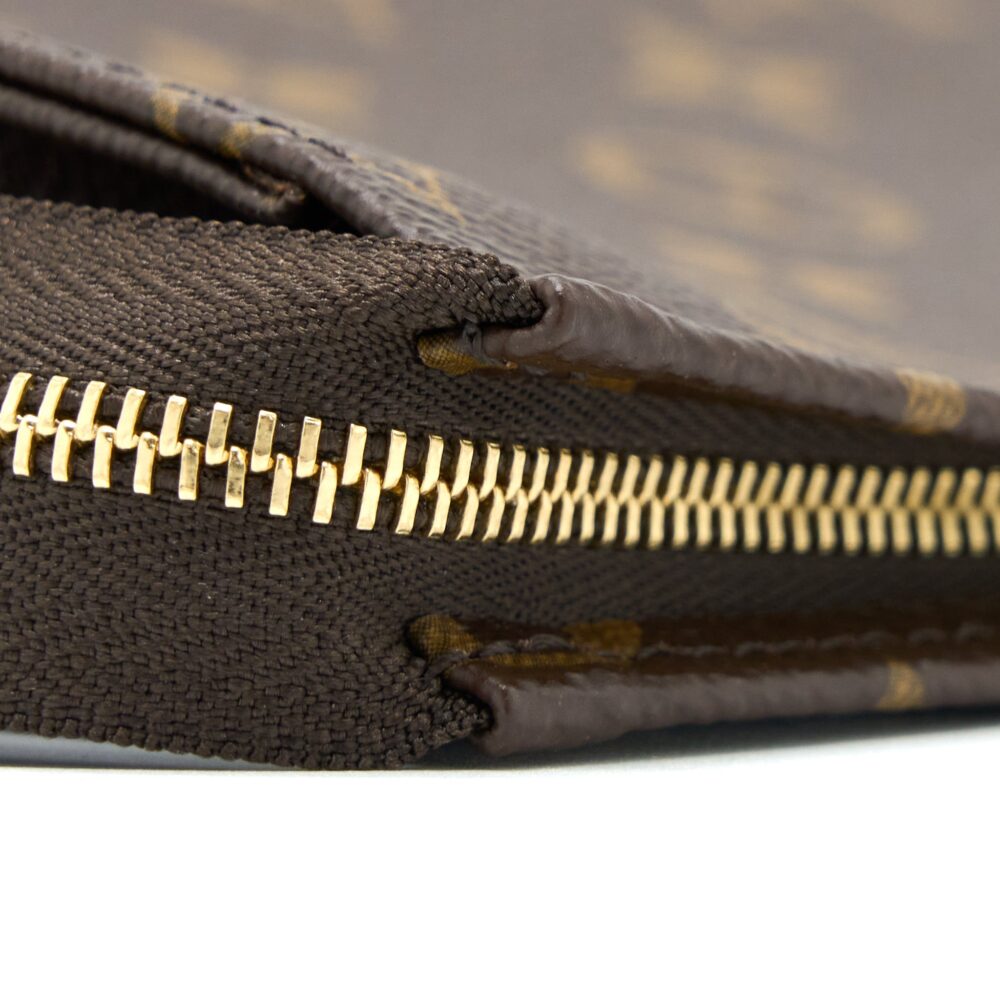 AAA Replica Louis Vuitton LV TOILETRY POCHETTE 26 MONOGRAM CANVAS GHW