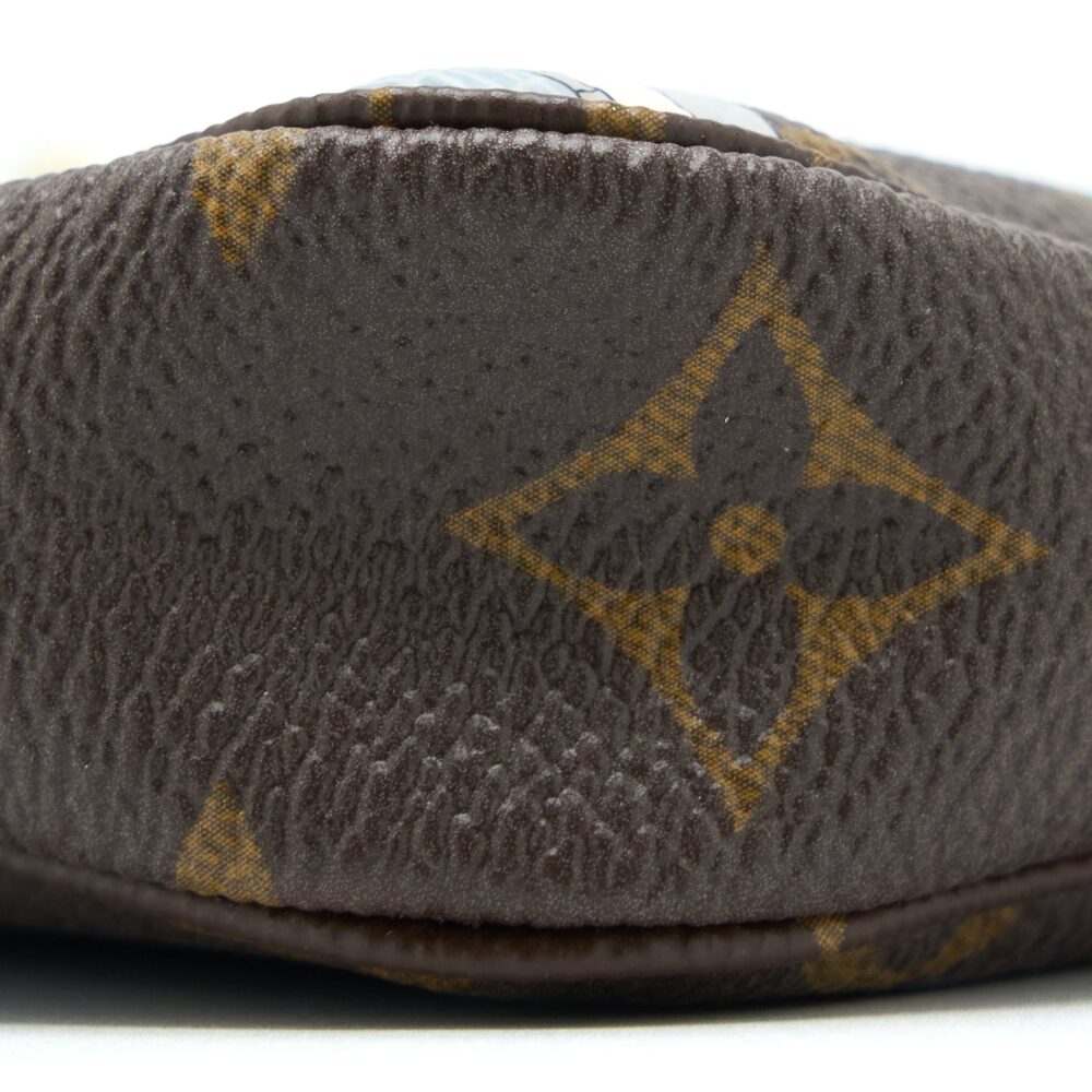 AAA Replica Louis Vuitton LV 2022 CHRISTMAS LIMITED MINI POCHETTE ACCESSORIES MONOGRAM CANVAS PARIS BOUTIQUE GHW