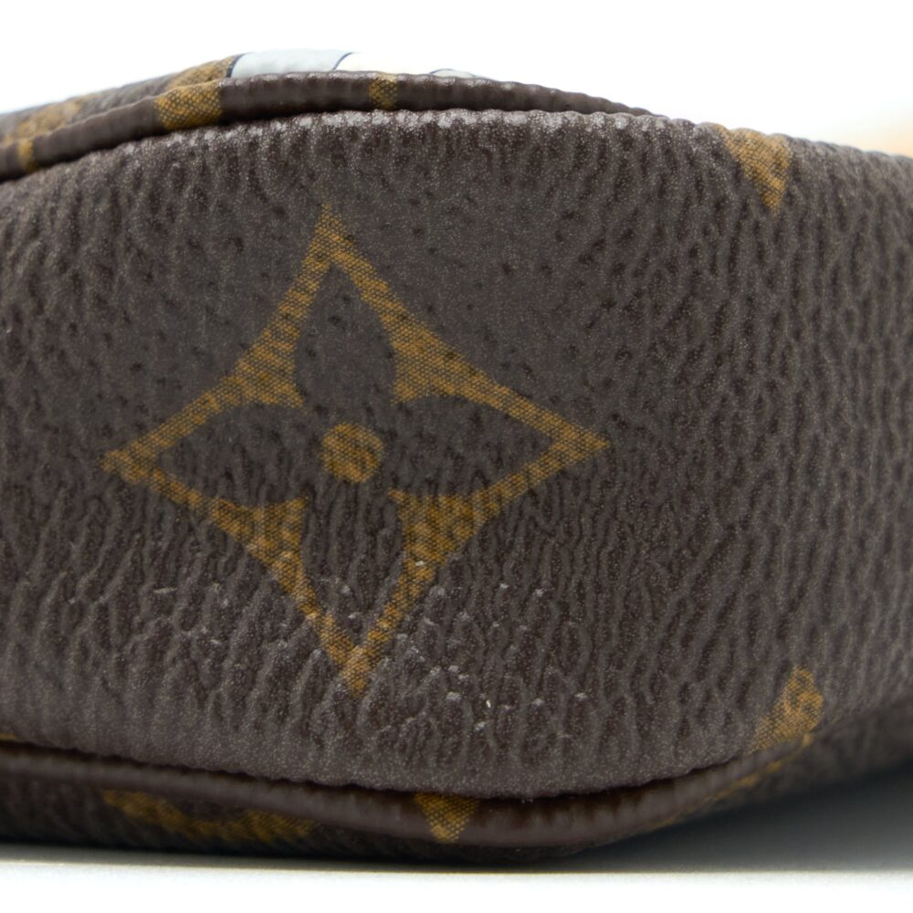 AAA Replica Louis Vuitton LV 2022 CHRISTMAS LIMITED MINI POCHETTE ACCESSORIES MONOGRAM CANVAS PARIS BOUTIQUE GHW