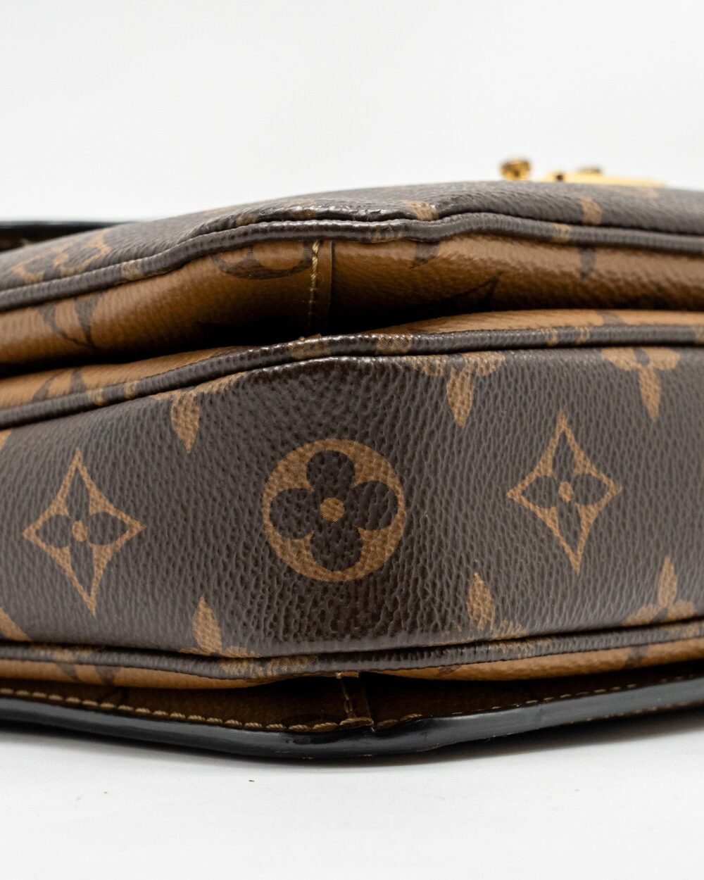 AAA Replica Louis Vuitton LV POCHETTE MÉTIS MONOGRAM REVERSE CANVAS GHW