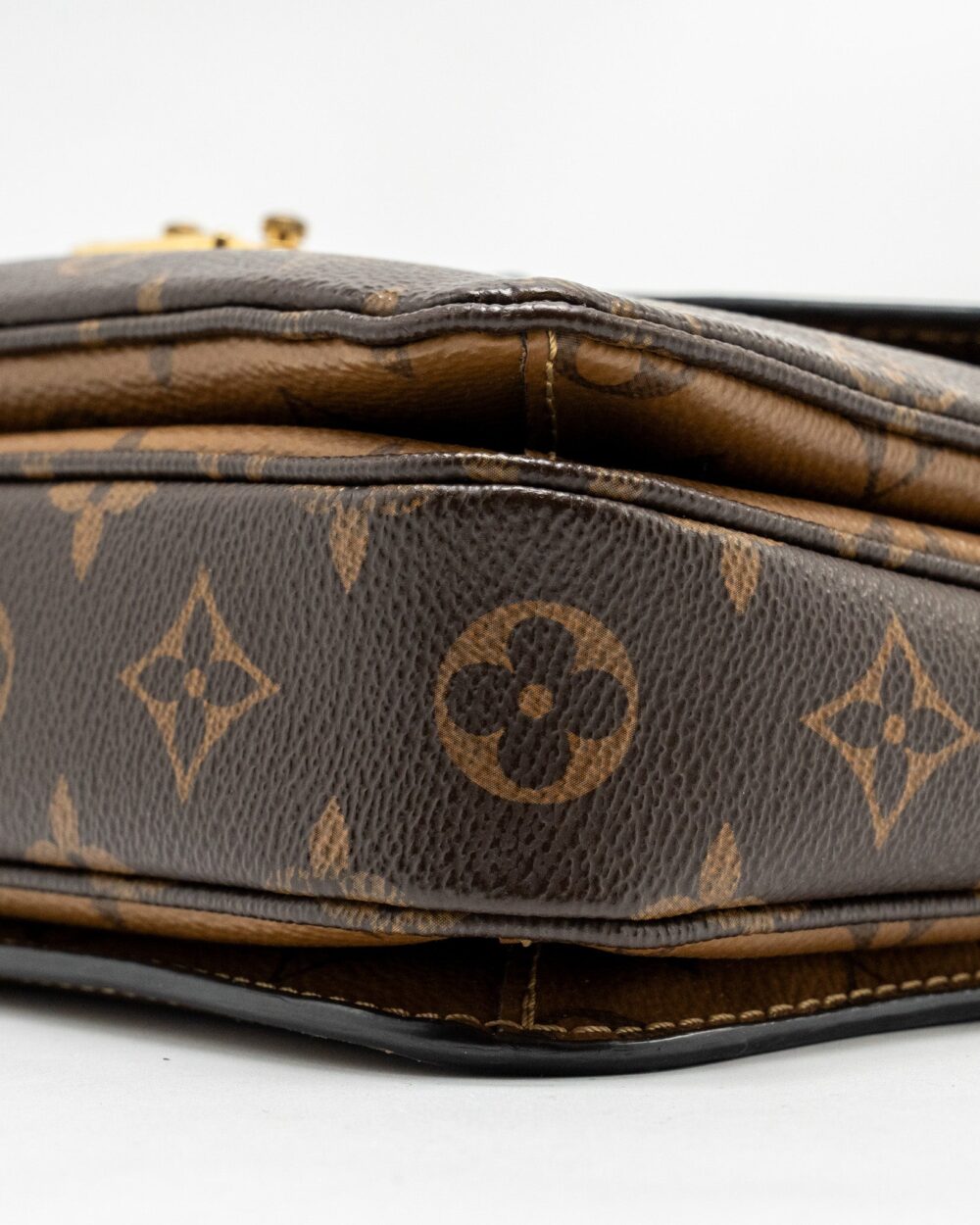 AAA Replica Louis Vuitton LV POCHETTE MÉTIS MONOGRAM REVERSE CANVAS GHW