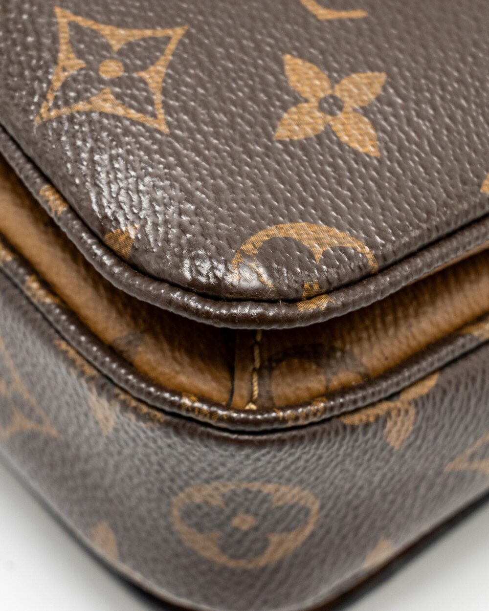 AAA Replica Louis Vuitton LV POCHETTE MÉTIS MONOGRAM REVERSE CANVAS GHW