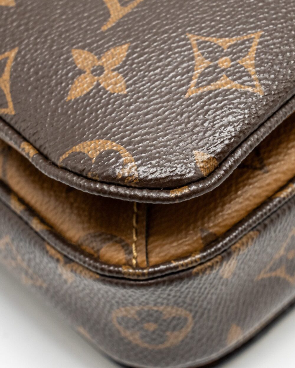 AAA Replica Louis Vuitton LV POCHETTE MÉTIS MONOGRAM REVERSE CANVAS GHW