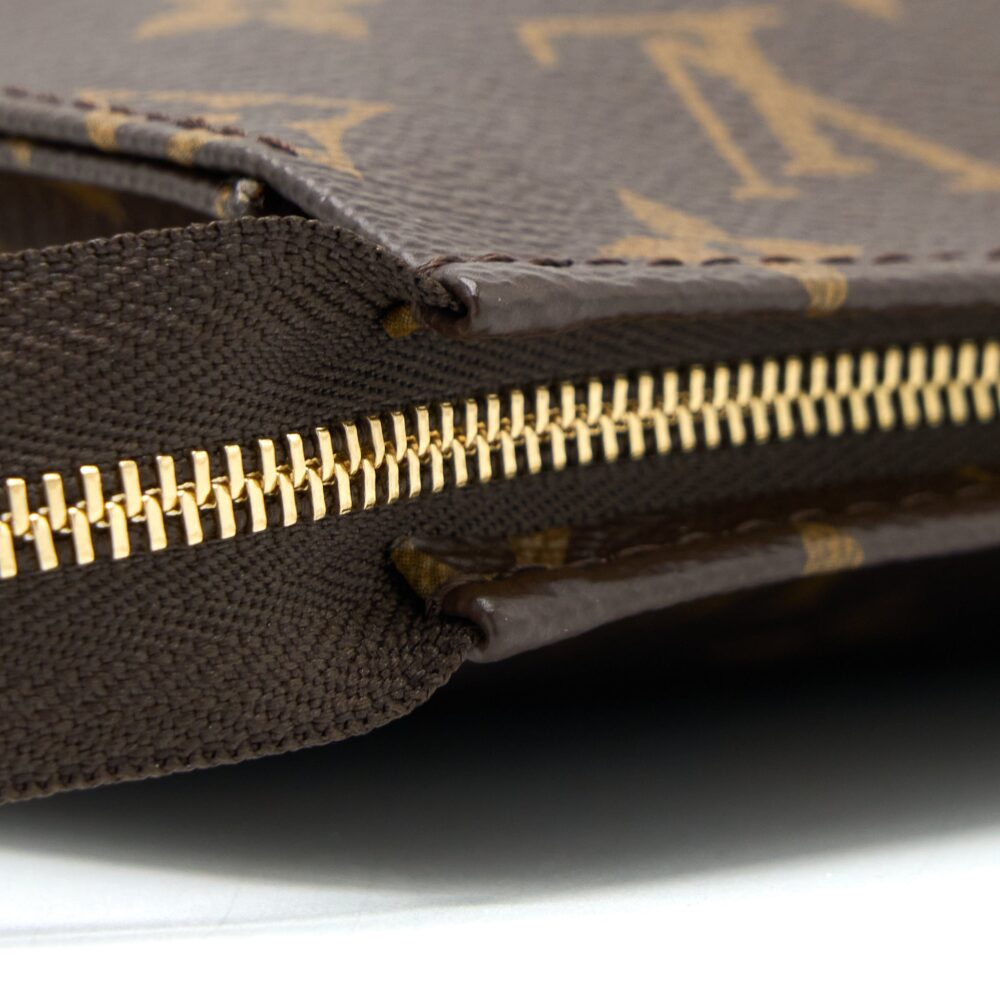 AAA Replica Louis Vuitton LV TOILETRY POCHETTE 26 MONOGRAM CANVAS GHW