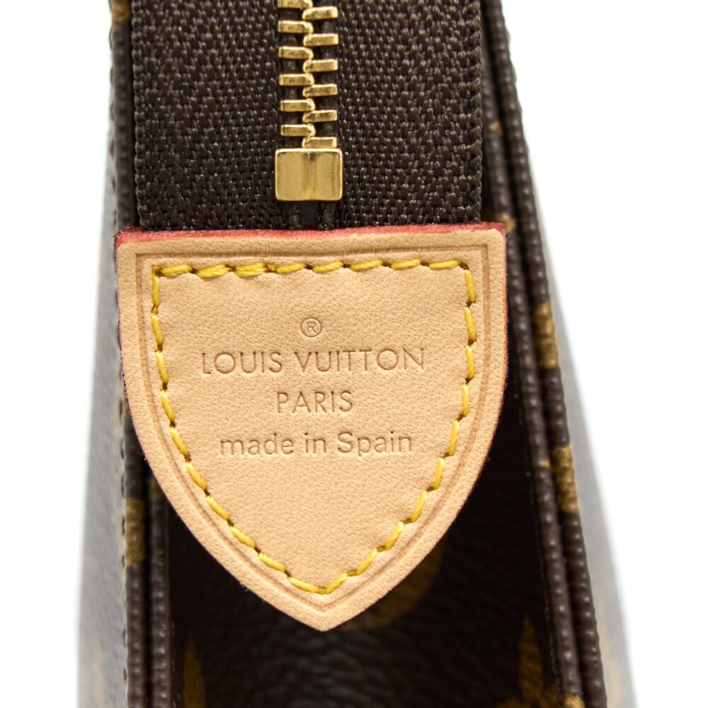 AAA Replica Louis Vuitton LV TOILETRY POCHETTE 26 MONOGRAM CANVAS GHW