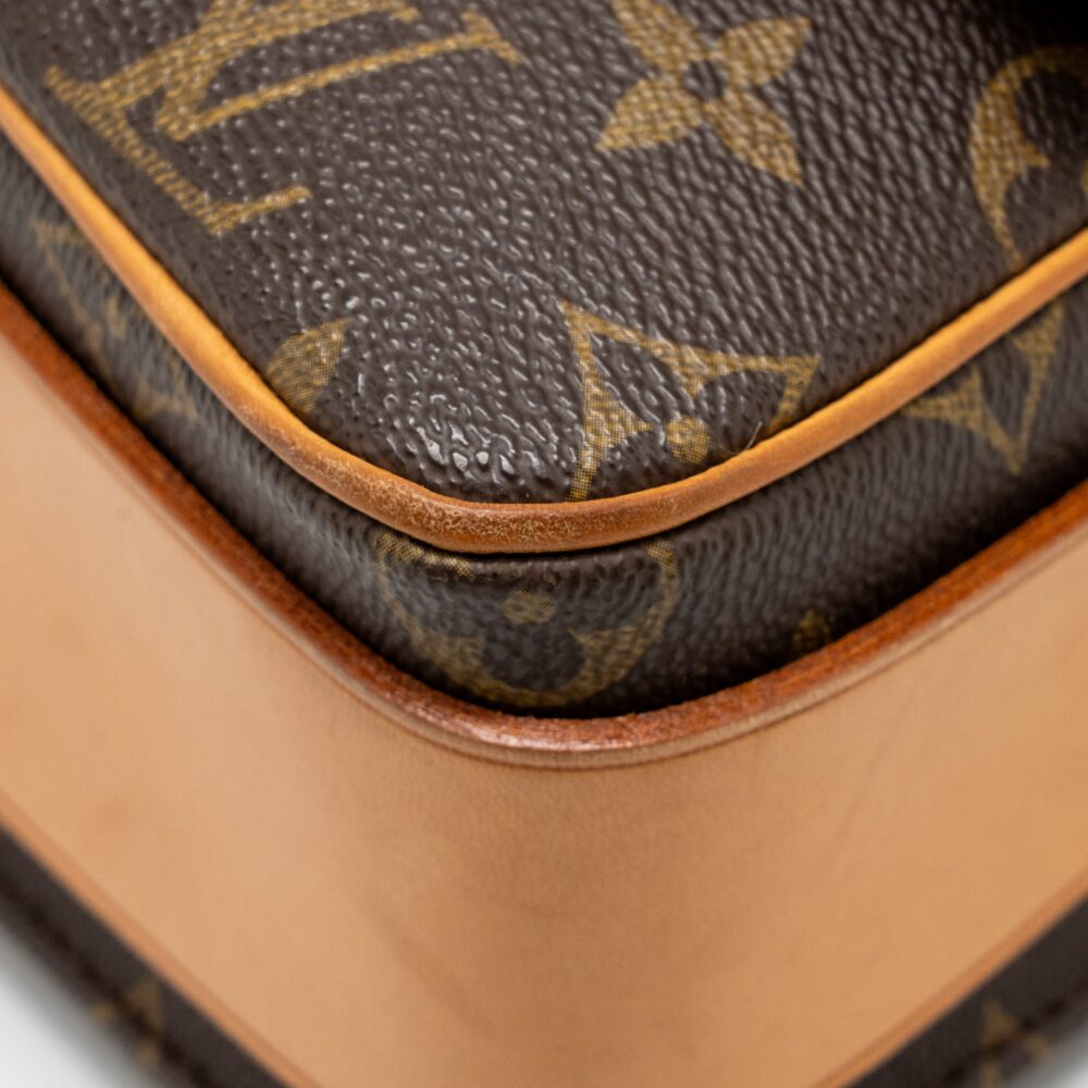 AAA Replica Louis Vuitton LV VINTAGE MESSENGER CROSSBODY BAG MONOGRAM CANVAS GHW