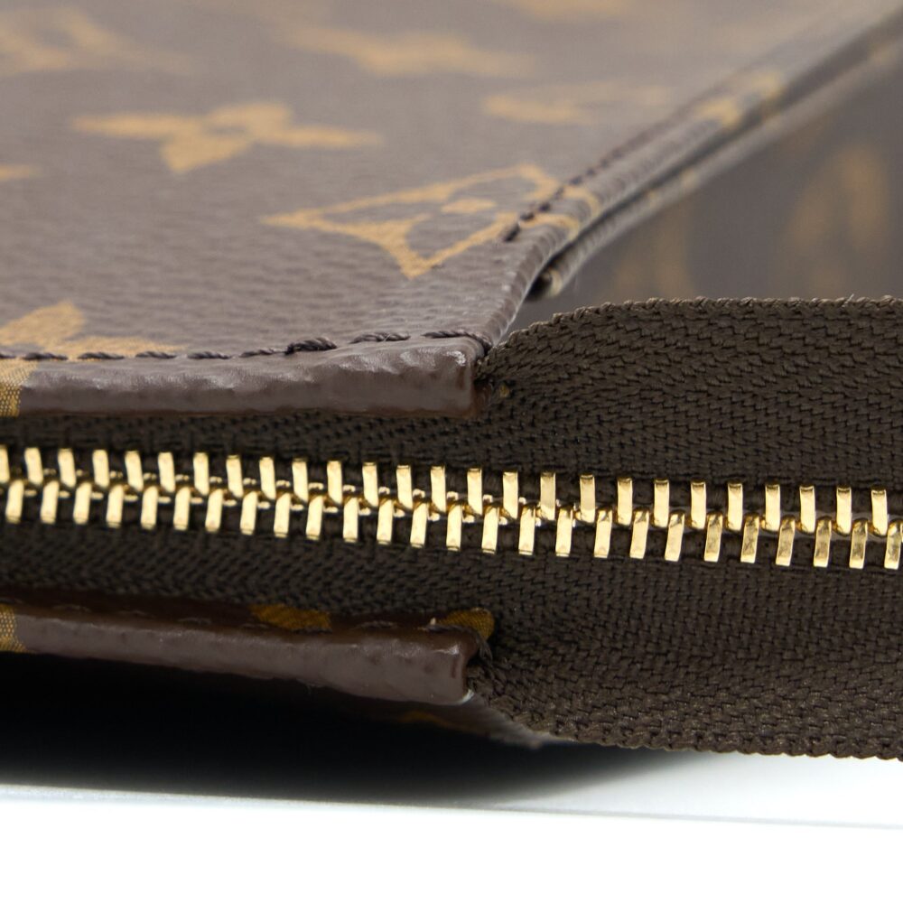 AAA Replica Louis Vuitton LV TOILETRY POCHETTE 26 MONOGRAM CANVAS GHW