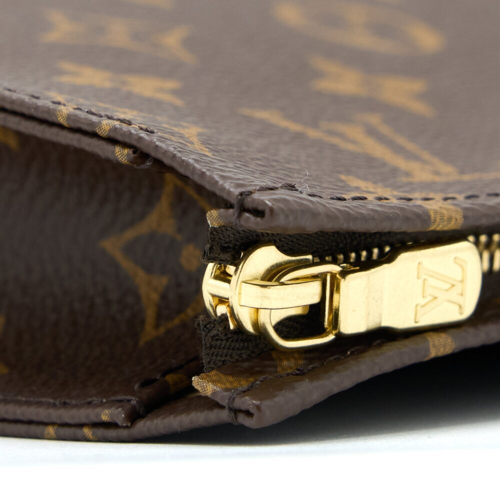 AAA Replica Louis Vuitton LV TOILETRY POCHETTE 26 MONOGRAM CANVAS GHW