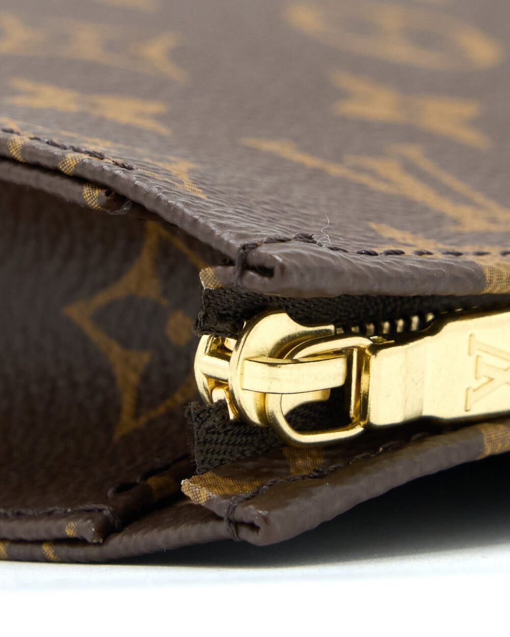 AAA Replica Louis Vuitton LV TOILETRY POCHETTE 26 MONOGRAM CANVAS GHW
