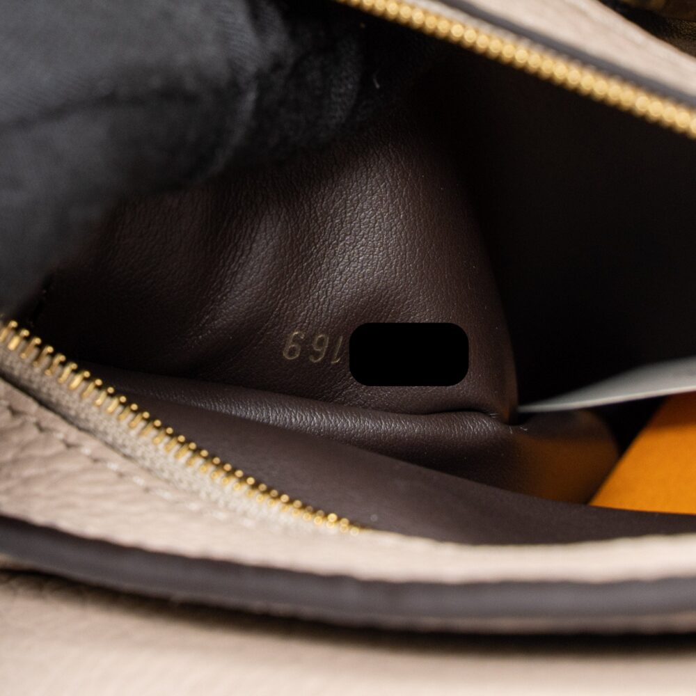 AAA Replica Louis Vuitton LV CAPUCINES BB TAURILLON GALET GHW