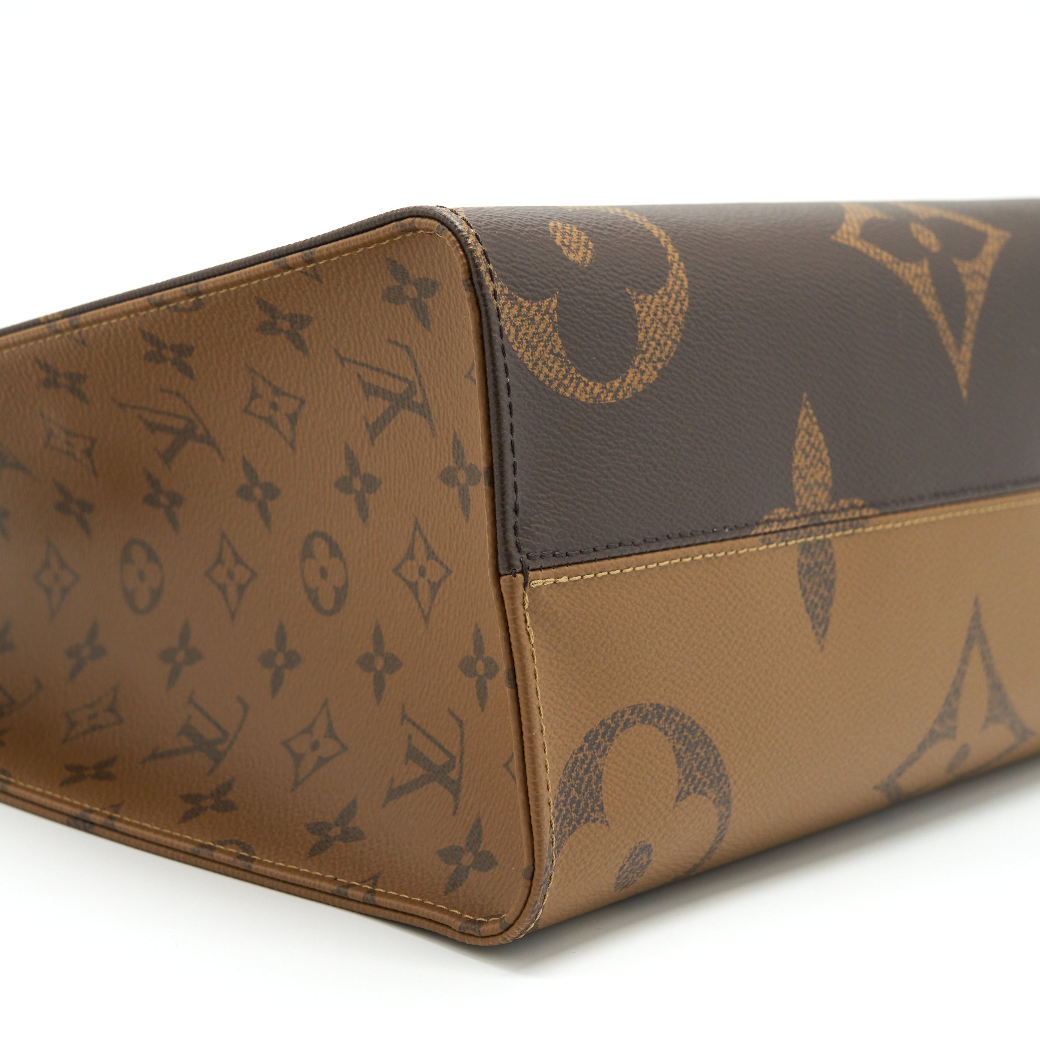 AAA Replica Louis Vuitton LV ON THE GO MM MONOGRAM REVERSE CANVAS GHW