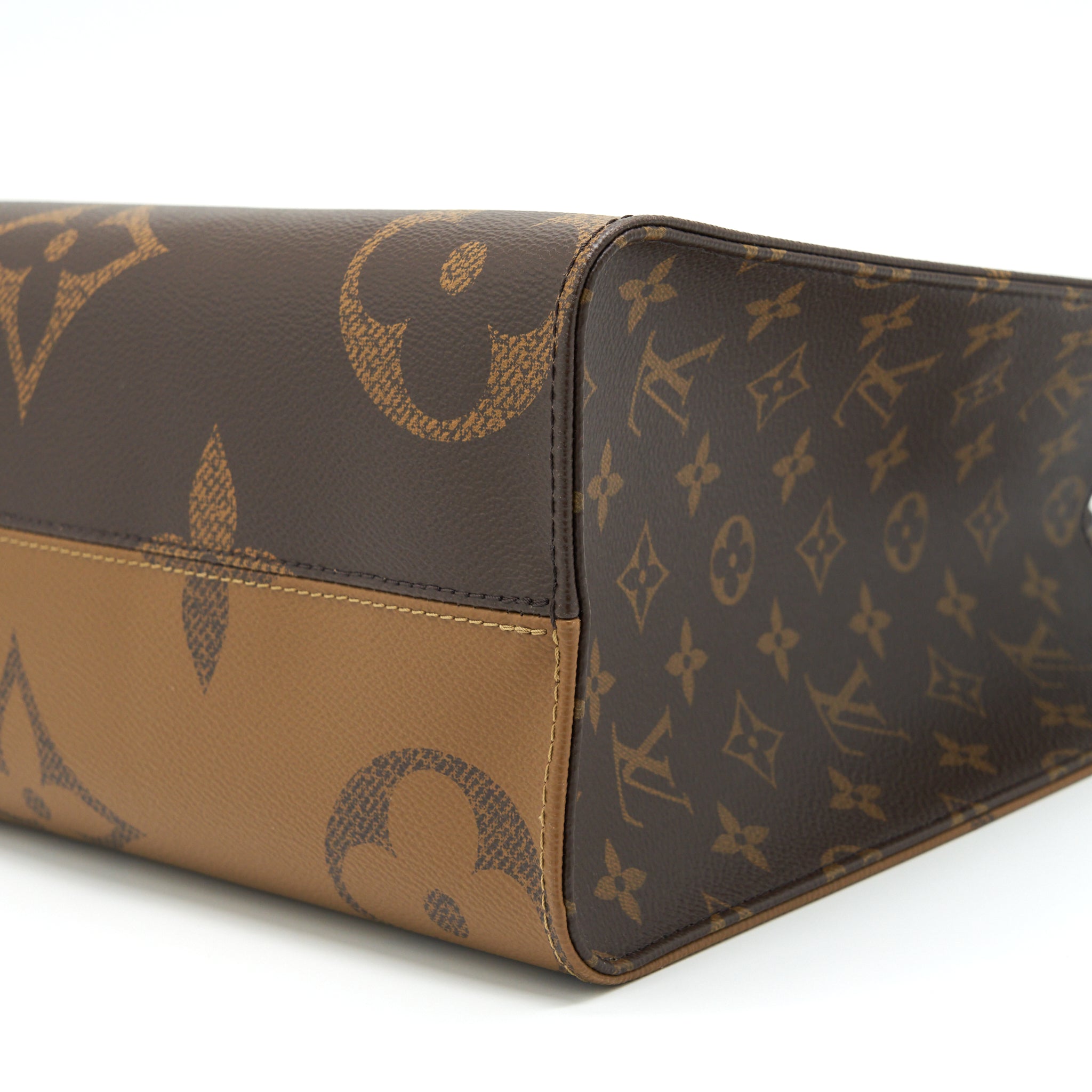 AAA Replica Louis Vuitton LV ON THE GO MM MONOGRAM REVERSE CANVAS GHW