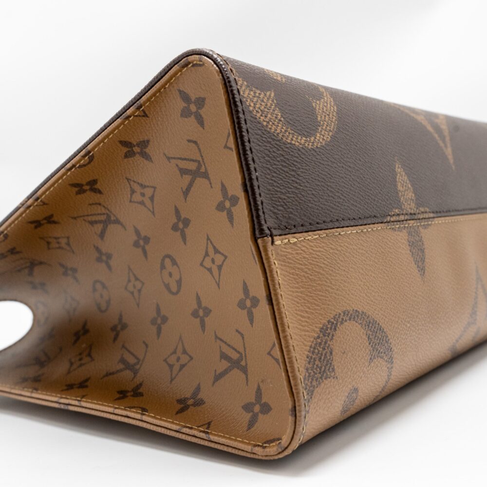 AAA Replica Louis Vuitton LV ONTHEGO MM MONOGRAM CANVAS GHW