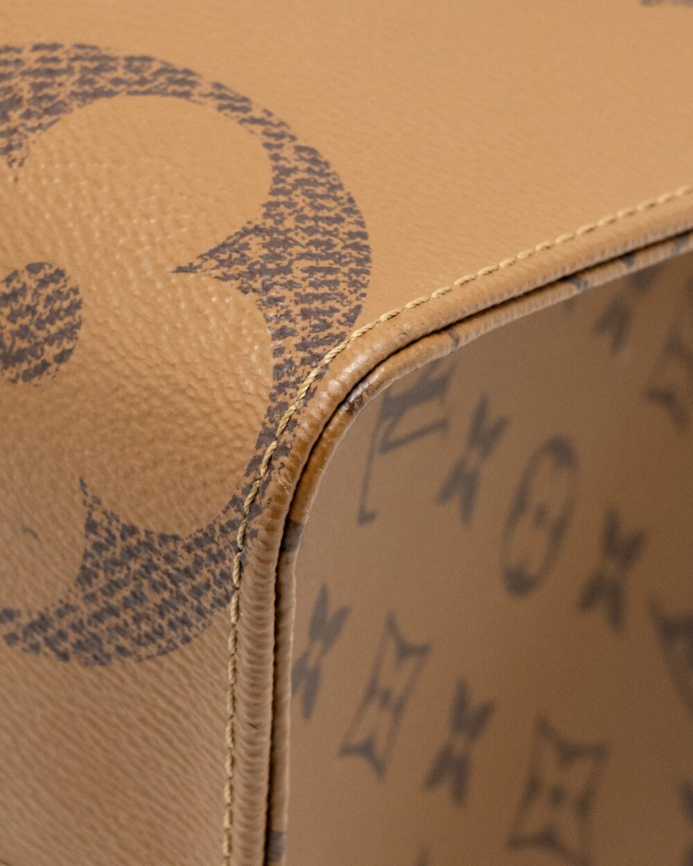 AAA Replica Louis Vuitton LV ONTHEGO MM MONOGRAM CANVAS GHW