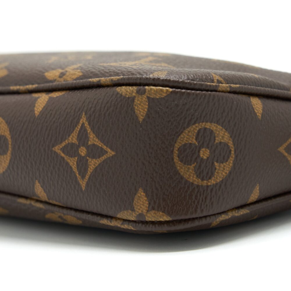 AAA Replica Louis Vuitton LV POCHETTE ACCESSORIES MONOGRAM CANVAS GHW