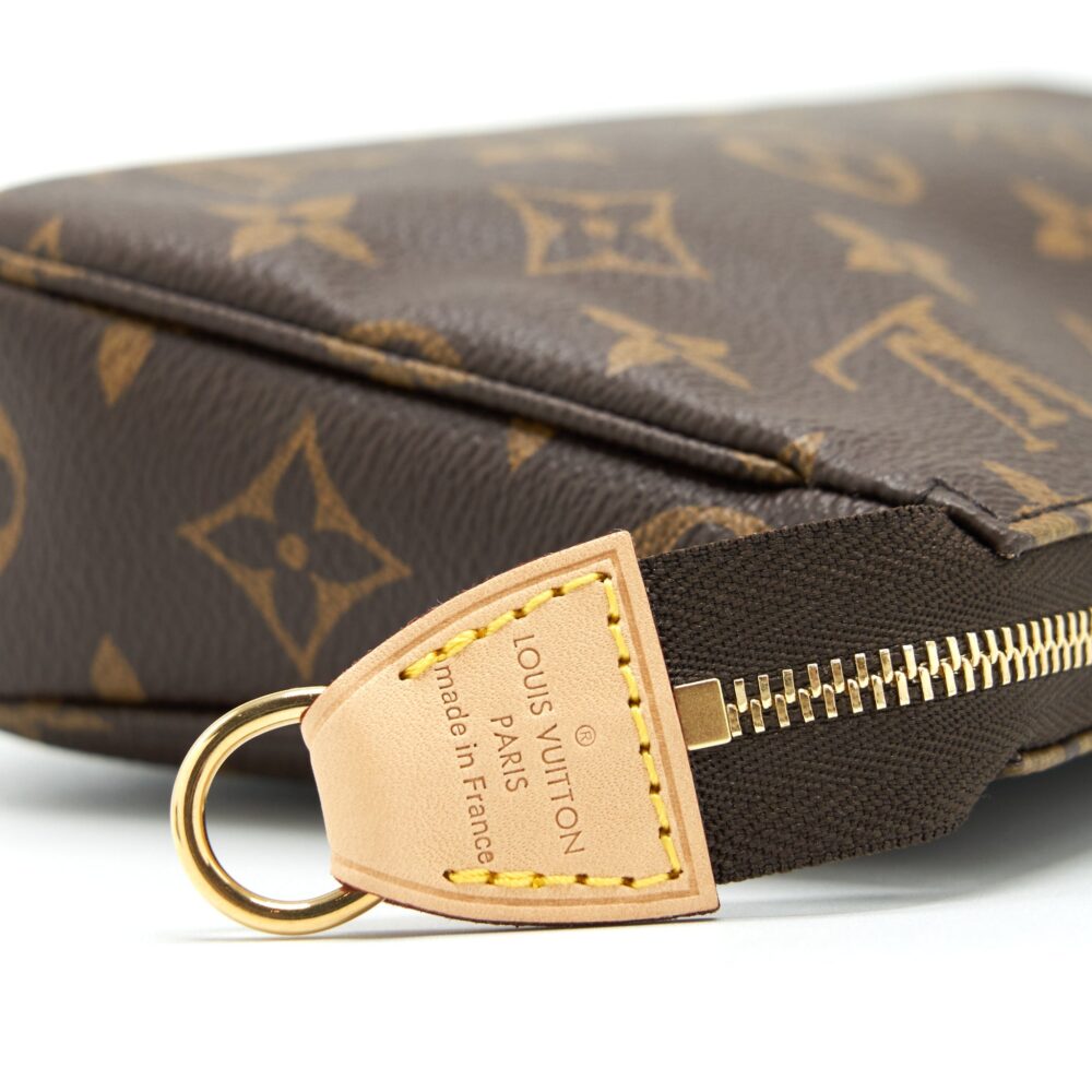 AAA Replica Louis Vuitton LV POCHETTE ACCESSORIES MONOGRAM CANVAS GHW
