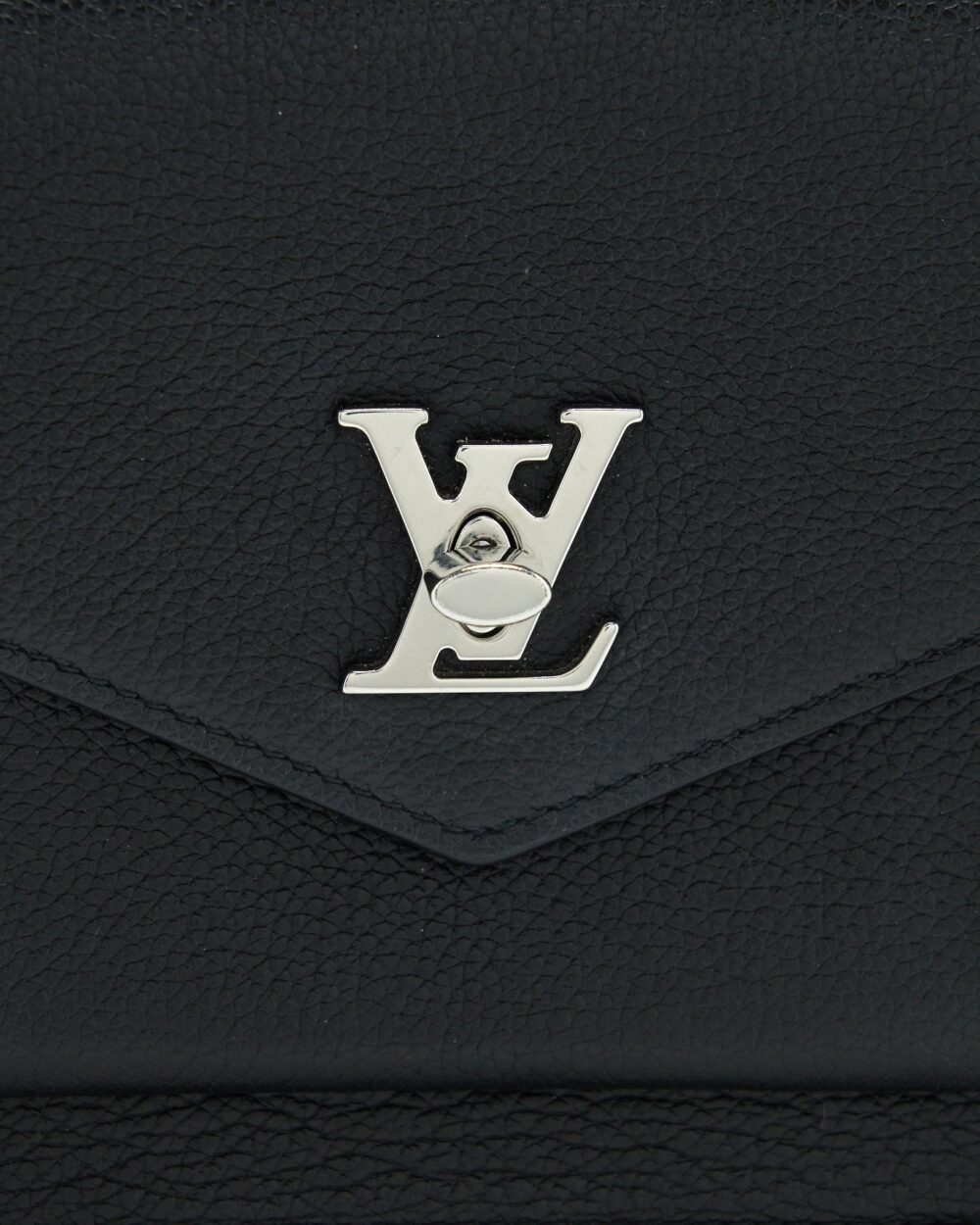 AAA Replica Louis Vuitton LV THE MY LOCKME CHAIN CROSSBODY BAG BLACK