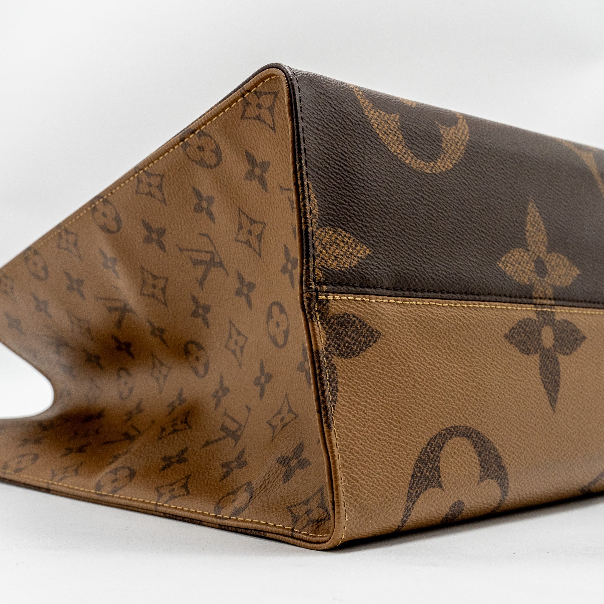 AAA Replica Louis Vuitton LV ONTHEGO GM MONOGRAM CANVAS GHW