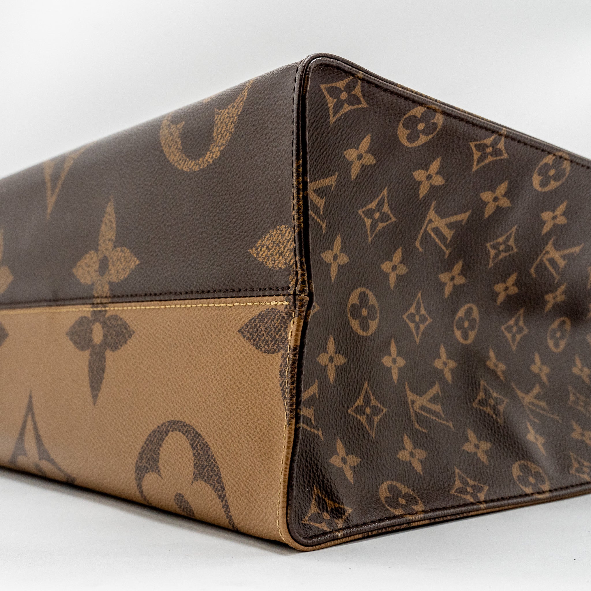 AAA Replica Louis Vuitton LV ONTHEGO GM MONOGRAM CANVAS GHW