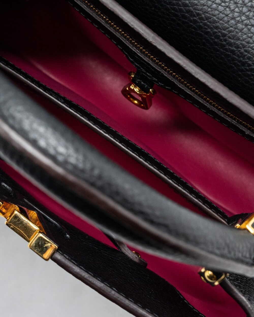 AAA Replica Louis Vuitton LV CAPUCINES BB TAURILLON BLACK / PINK GHW