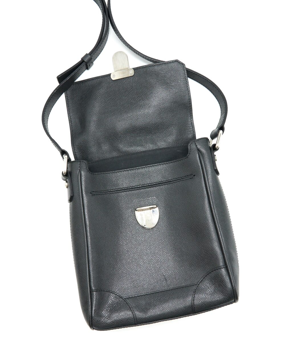 AAA Replica Louis Vuitton LV MEN'S MESSENGER BAG IN BLACK