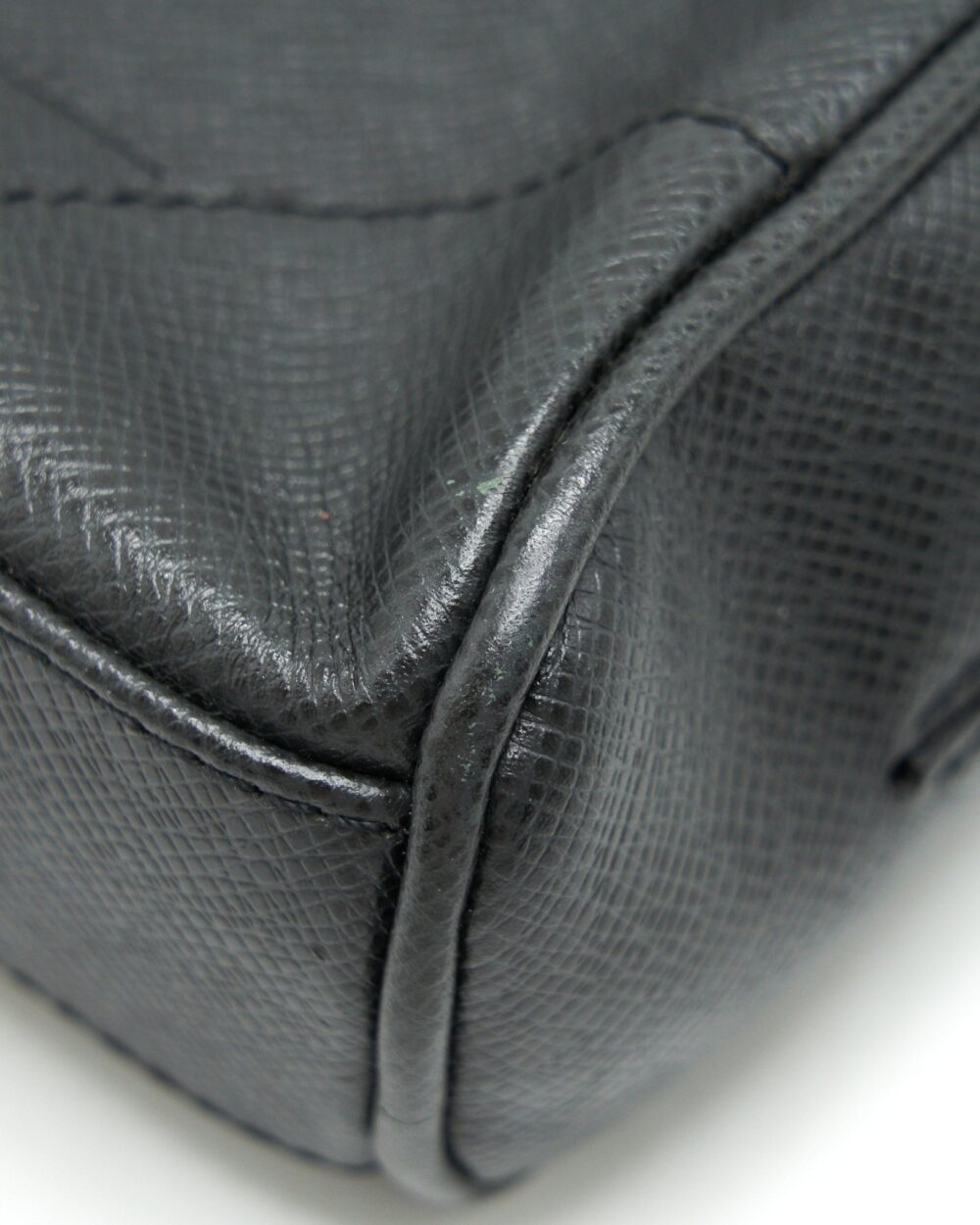 AAA Replica Louis Vuitton LV MEN'S MESSENGER BAG IN BLACK