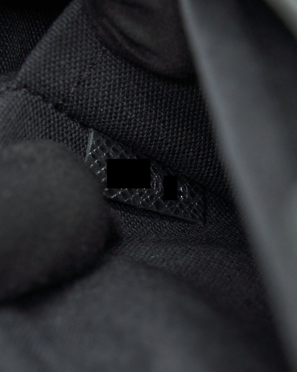 AAA Replica Louis Vuitton LV MEN'S MESSENGER BAG IN BLACK