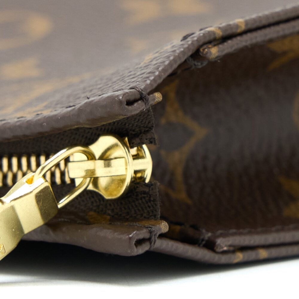 AAA Replica Louis Vuitton LV TOILETRY POCHETTE 26 MONOGRAM CANVAS GHW