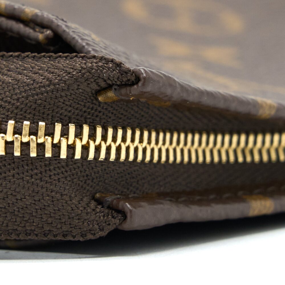AAA Replica Louis Vuitton LV TOILETRY POCHETTE 26 MONOGRAM CANVAS GHW