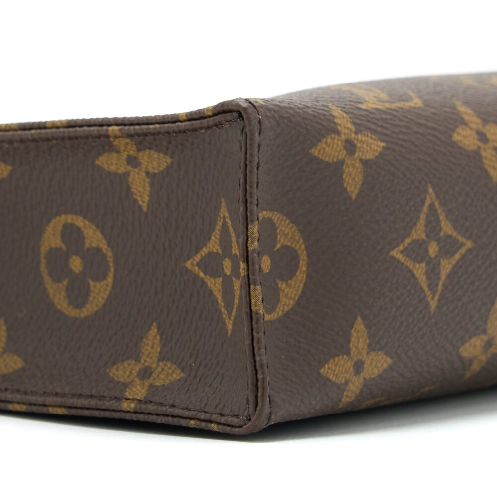 AAA Replica Louis Vuitton LV TOILETRY POCHETTE 26 MONOGRAM CANVAS GHW