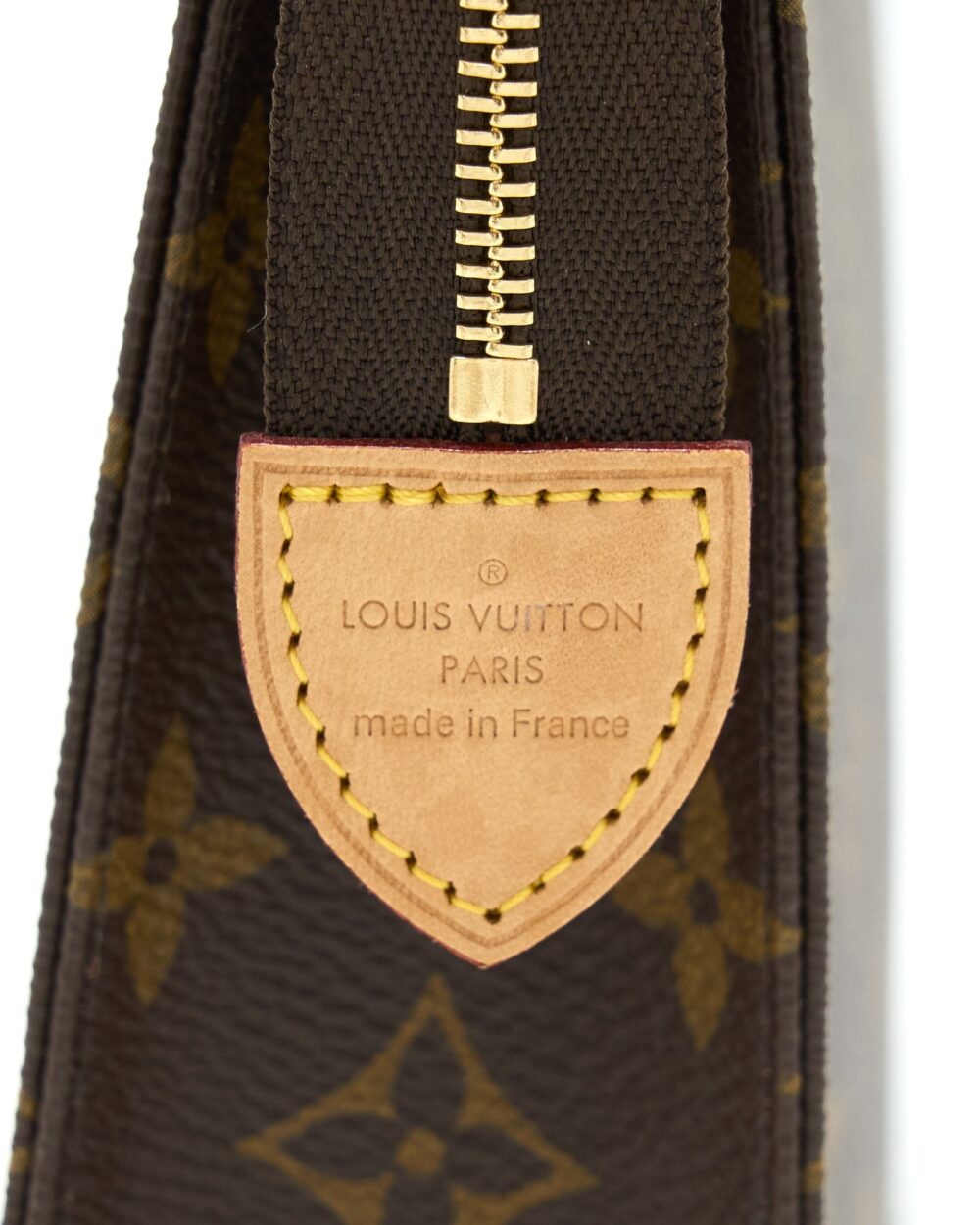AAA Replica Louis Vuitton LV TOILETRY POCHETTE 26 MONOGRAM CANVAS GHW