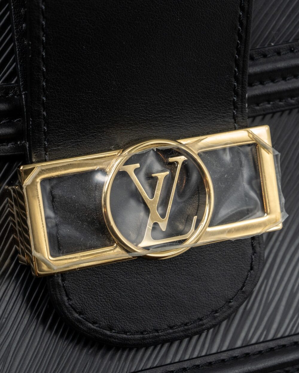 AAA Replica Louis Vuitton LV DAUPHINE MM EPI BLACK GHW (NEW VERSION)