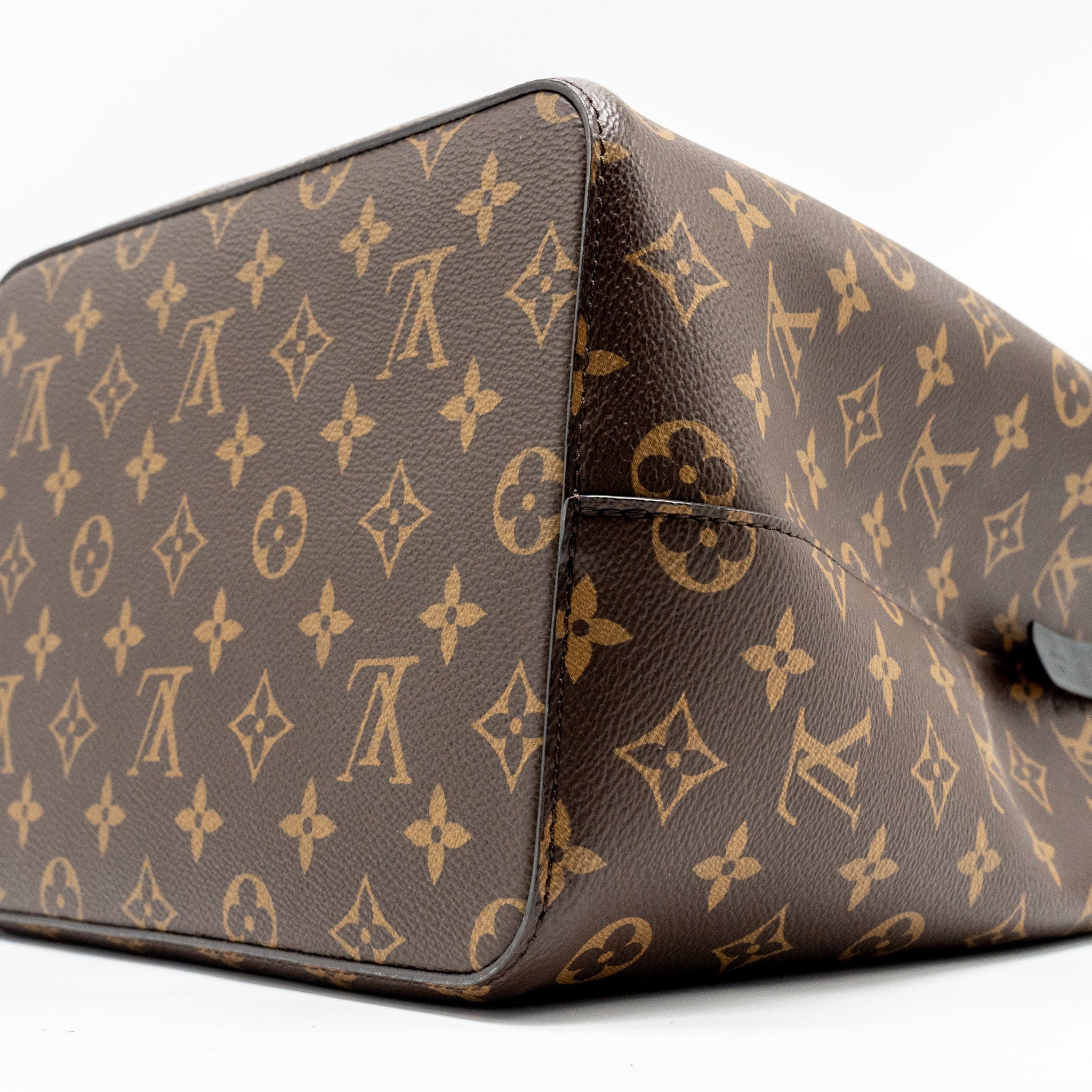 AAA Replica Louis Vuitton LV NEONOE MONOGRAM CANVAS BLACK GHW
