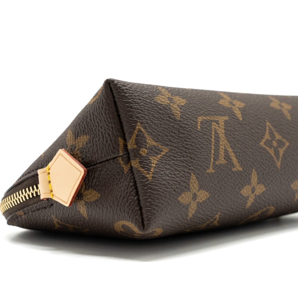 AAA Replica Louis Vuitton LV COSMETIC POUCH MONOGRAM CANVAS GHW (NEW VERSION)