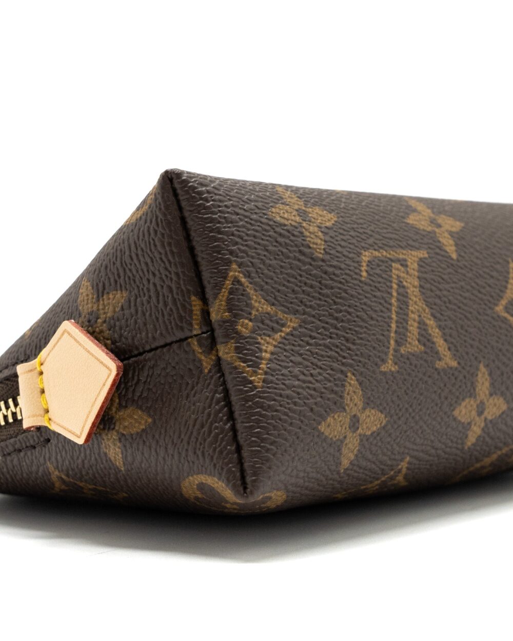 AAA Replica Louis Vuitton LV COSMETIC POUCH MONOGRAM CANVAS GHW (NEW VERSION)