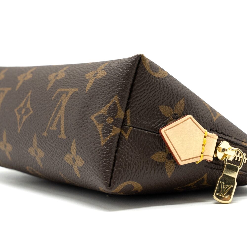 AAA Replica Louis Vuitton LV COSMETIC POUCH MONOGRAM CANVAS GHW (NEW VERSION)