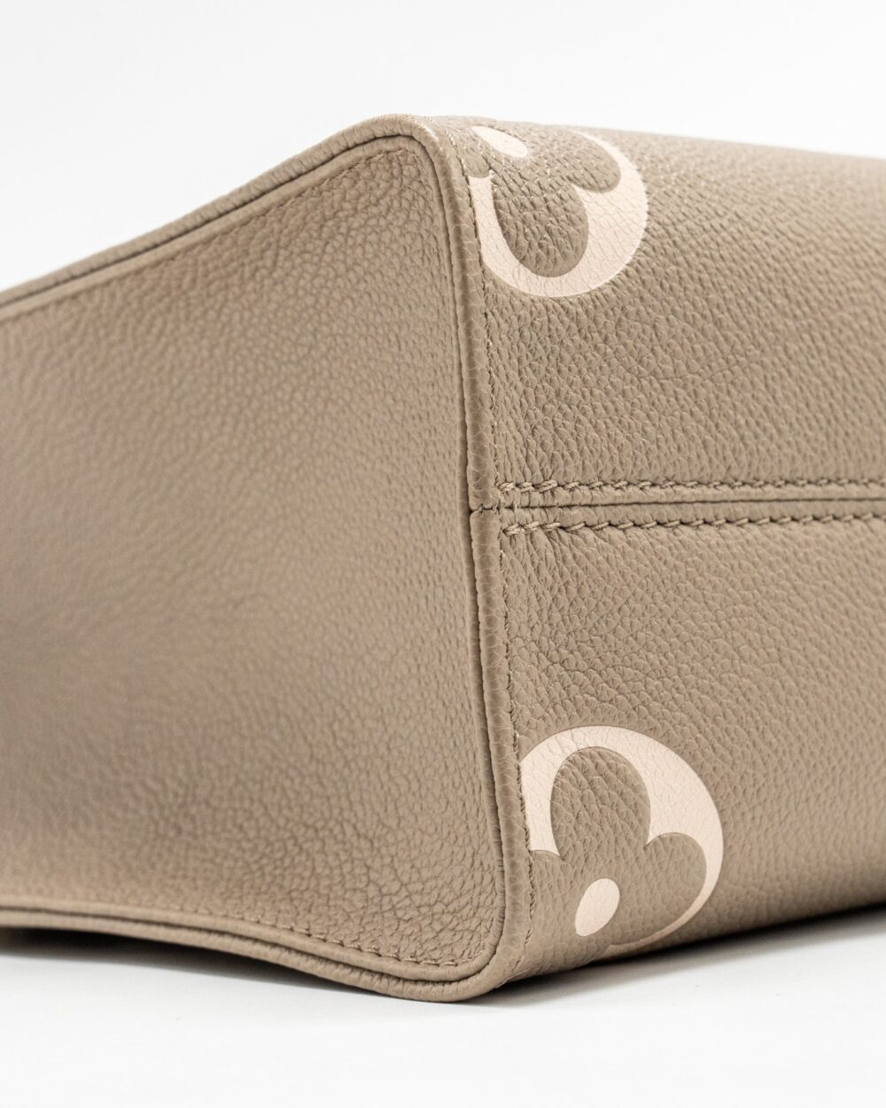 AAA Replica Louis Vuitton LV ONTHEGO PM BICOLOUR MONOGRAM EMPREINTE LEATHER TOURTERELLE/CREME GHW