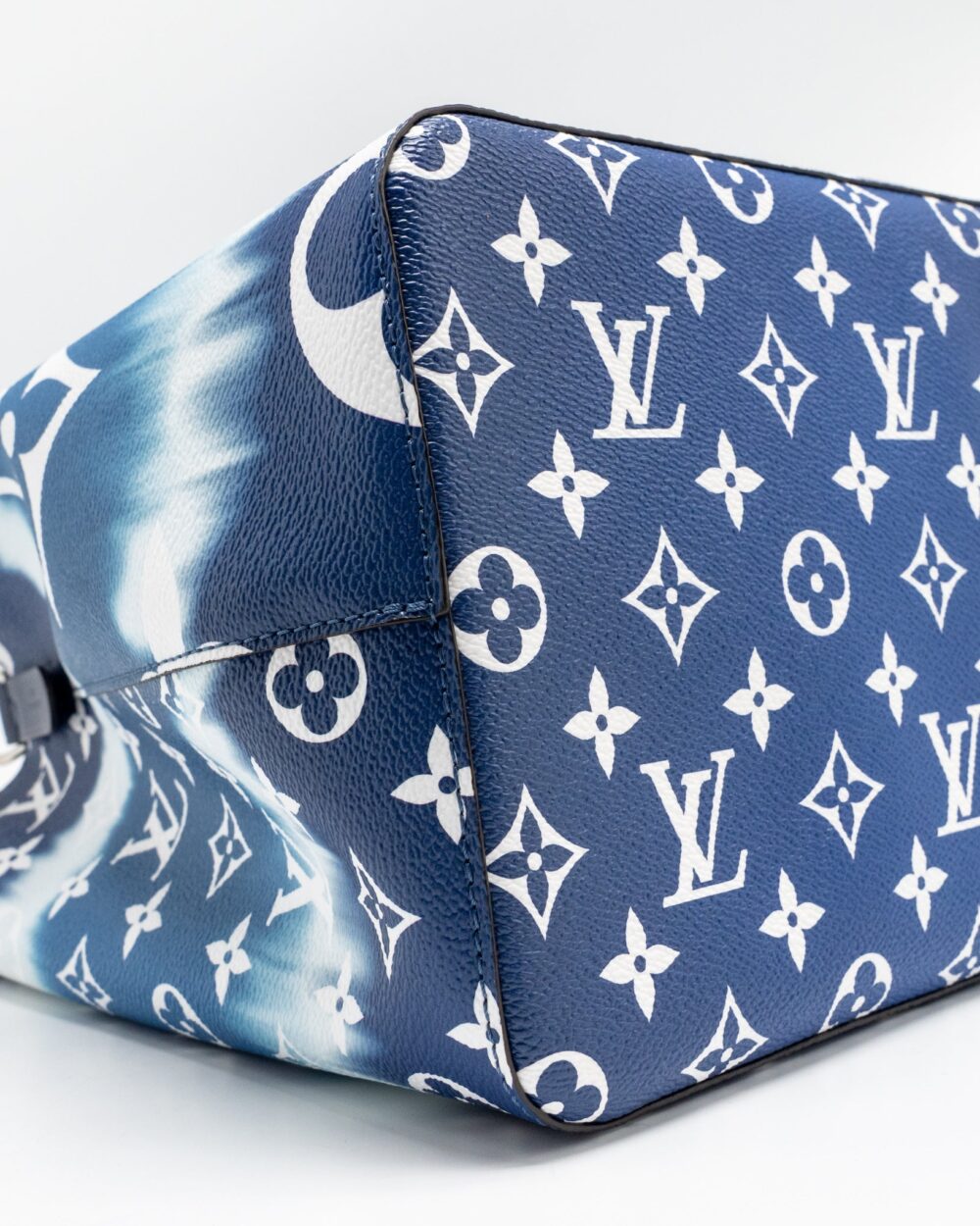 AAA Replica Louis Vuitton LV NEONOE LV ESCALE MM PASTEL GIANT MONOGRAM CANVAS BLUE/WHITE SHW